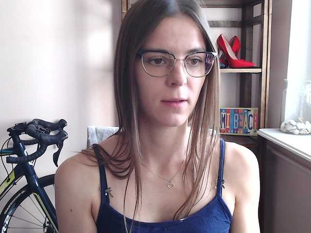 MegiKiss live cam preview