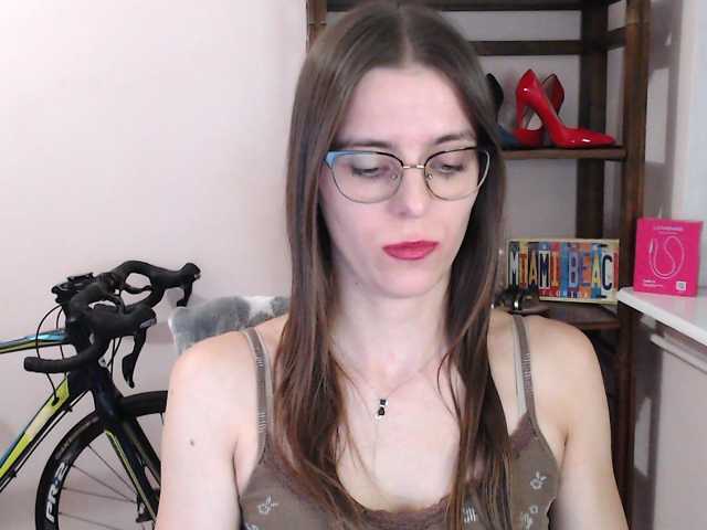 MegiKiss live cam preview