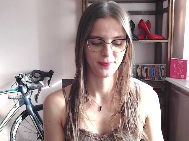 MegiKiss live cam preview