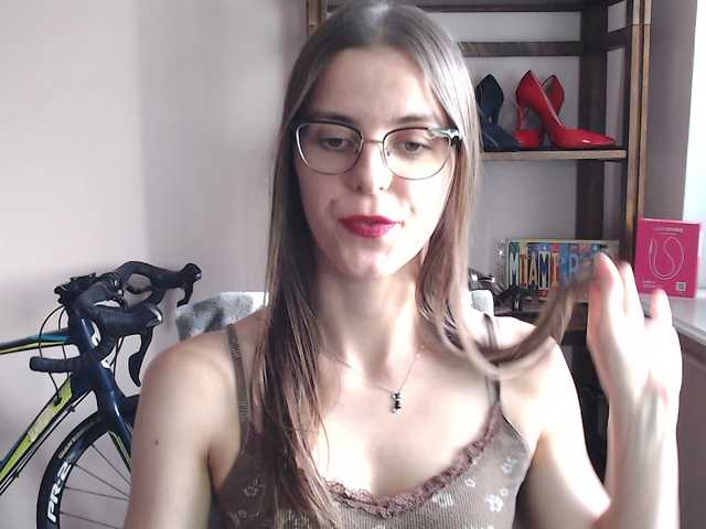 MegiKiss live cam preview