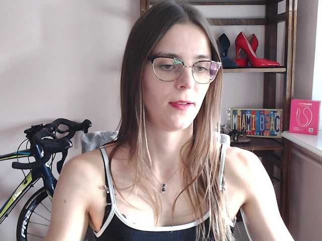 MegiKiss live cam preview