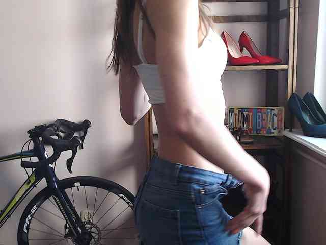 Model: MegiKiss