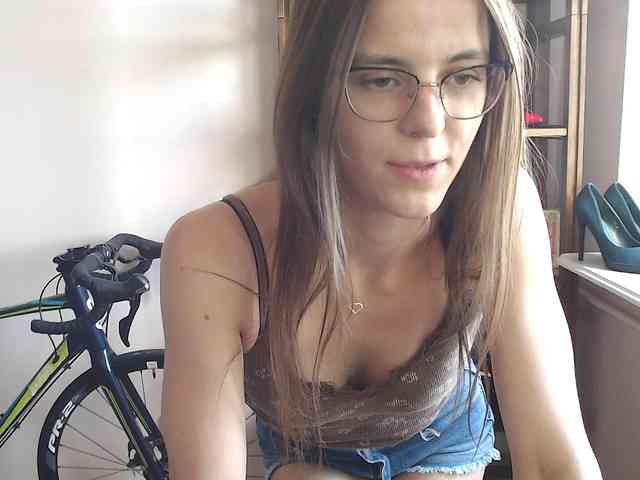Model: MegiKiss