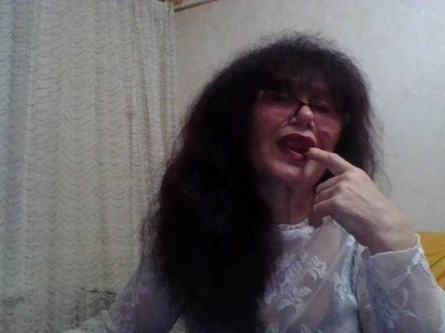 le modèle Sylvia-5 est en webcam porno dans un show sur le site bongacams, il possède les tags suivants: White/Caucasian,Brunette,Hairy