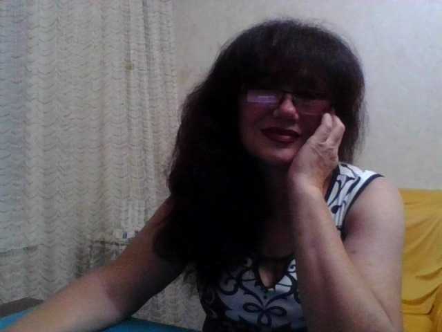 le modèle Sylvia-5 est en webcam porno dans un show sur le site bongacams, il possède les tags suivants: White/Caucasian,Brunette,Hairy
