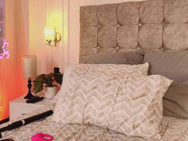 JasmineRoss live cam on BongaCams