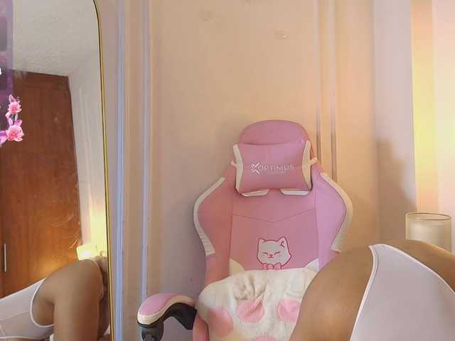 JasmineRoss live cam on BongaCams