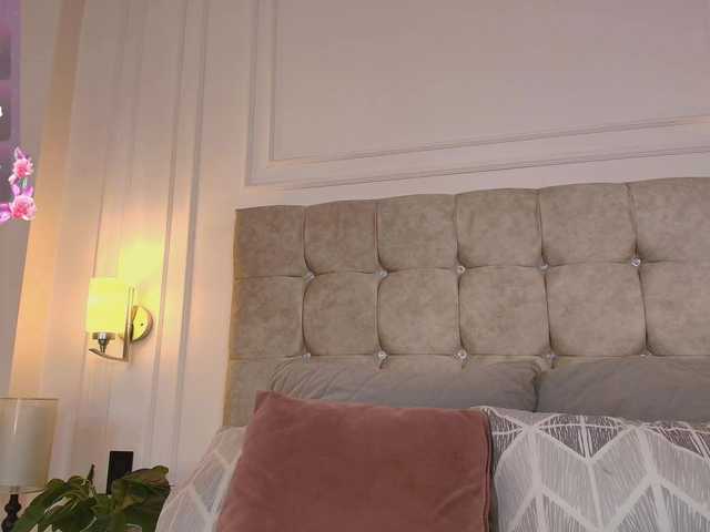 JasmineRoss live cam on BongaCams