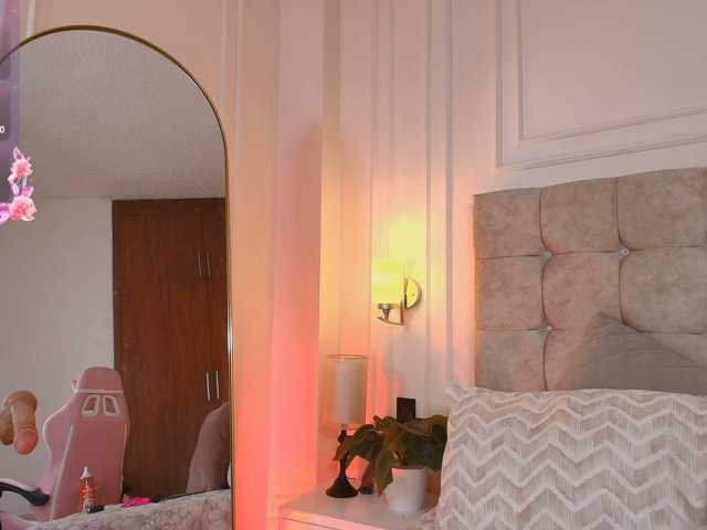JasmineRoss live cam on BongaCams