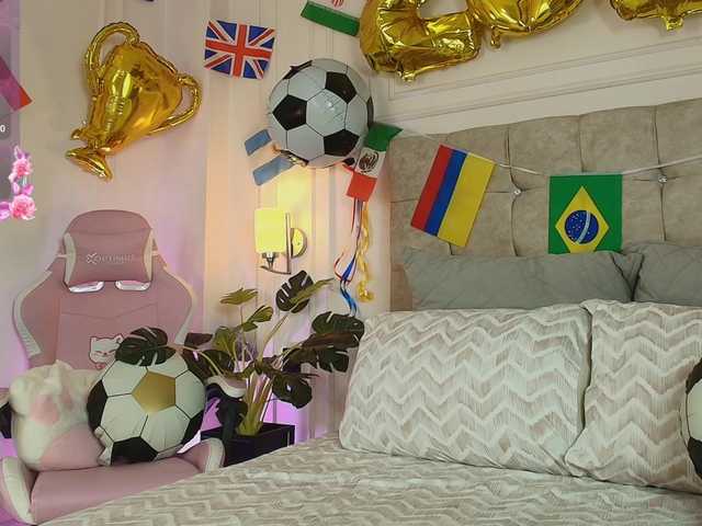 JasmineRoss live cam on BongaCams