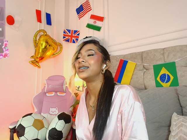 JasmineRoss live cam on BongaCams