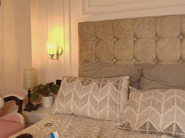 JasmineRoss live cam on BongaCams