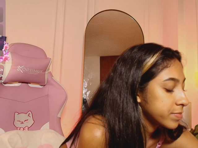 JasmineRoss live cam on BongaCams