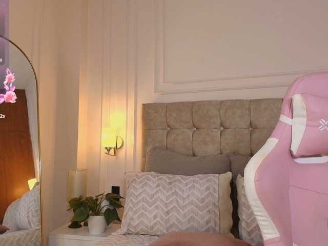 JasmineRoss live cam on BongaCams