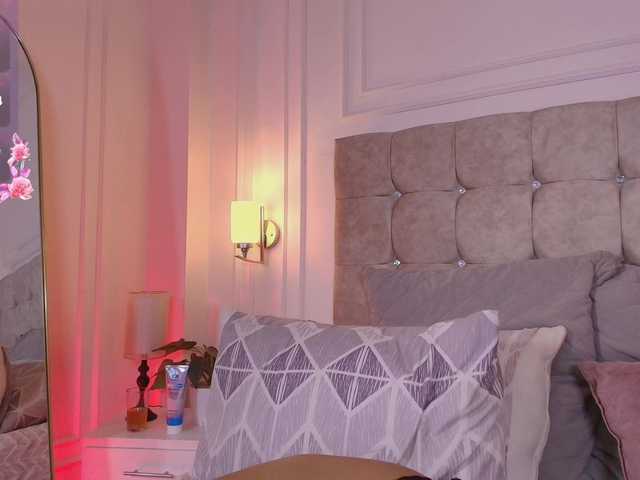 JasmineRoss live cam on BongaCams