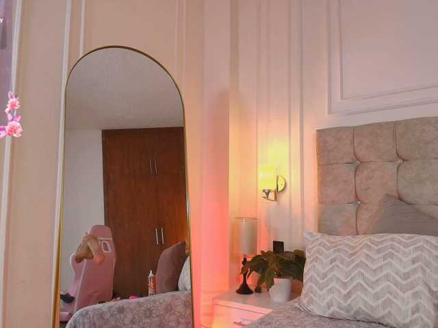 JasmineRoss live cam on BongaCams