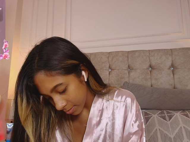 JasmineRoss live cam on BongaCams