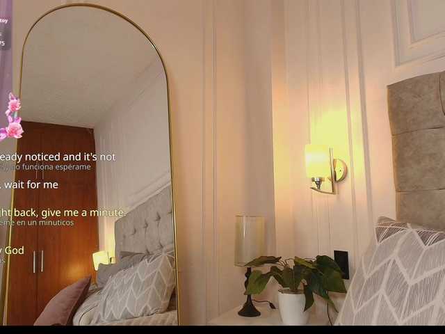 JasmineRoss live cam on BongaCams