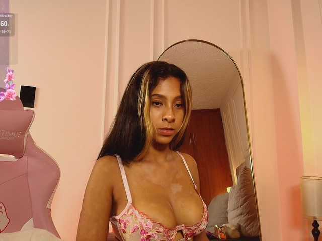 JasmineRoss live cam on BongaCams