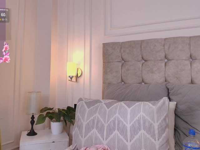 JasmineRoss live cam on BongaCams