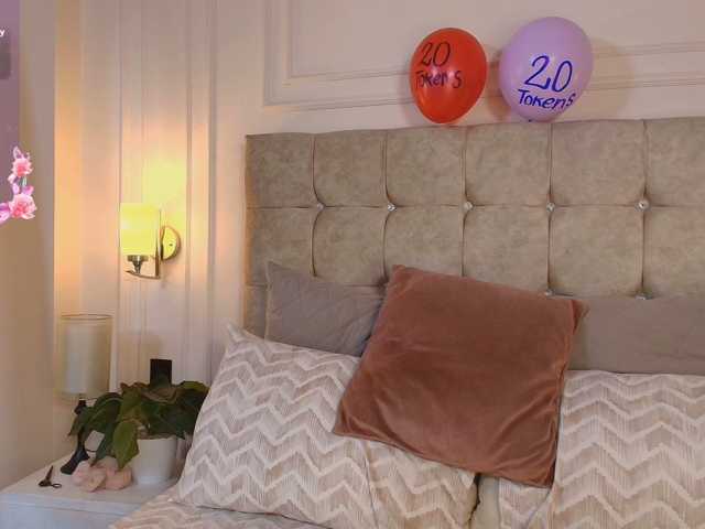 JasmineRoss live cam on BongaCams