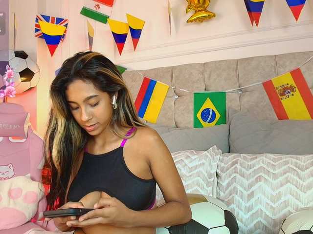 JasmineRoss live cam on BongaCams