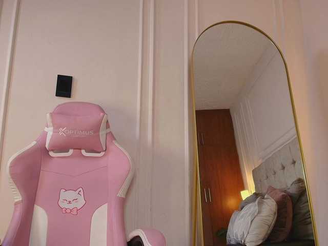 JasmineRoss live cam on BongaCams