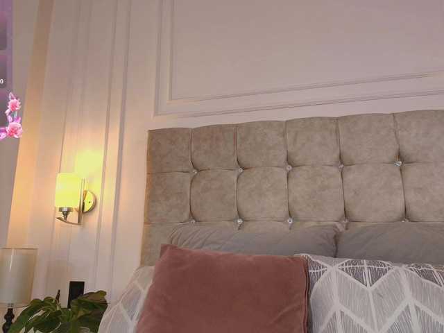 JasmineRoss live cam on BongaCams