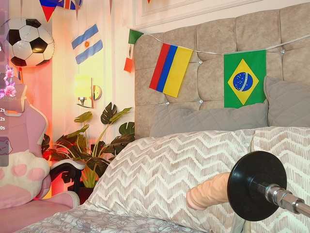JasmineRoss live cam on BongaCams