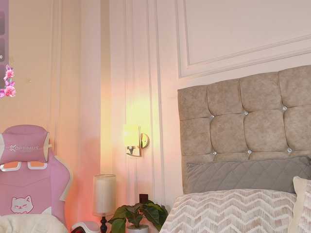 JasmineRoss live cam on BongaCams