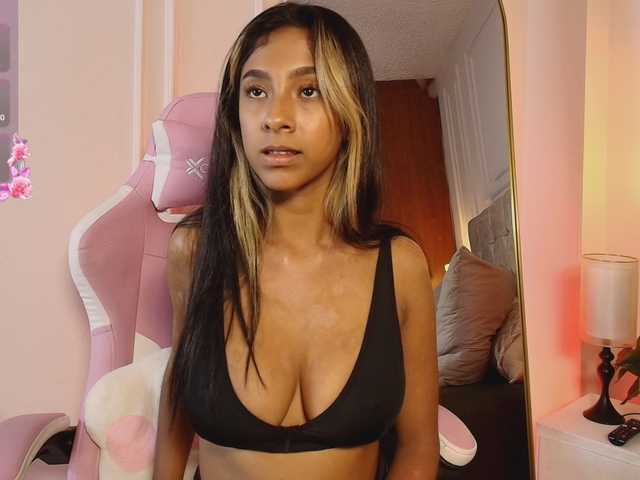 JasmineRoss live cam on BongaCams