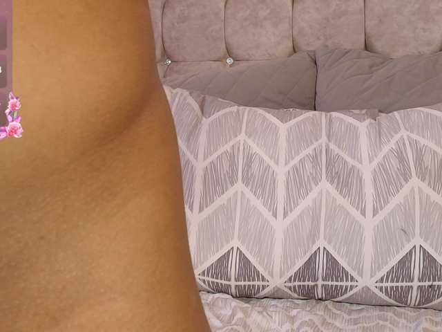 JasmineRoss live cam on BongaCams