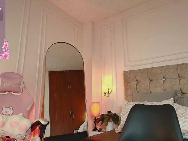 JasmineRoss live cam on BongaCams