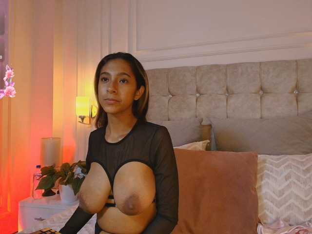 JasmineRoss live cam on BongaCams