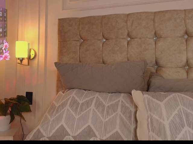 JasmineRoss live cam on BongaCams