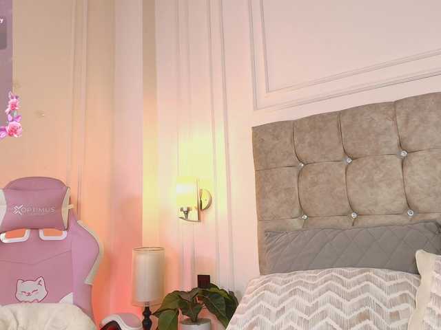 JasmineRoss live cam on BongaCams