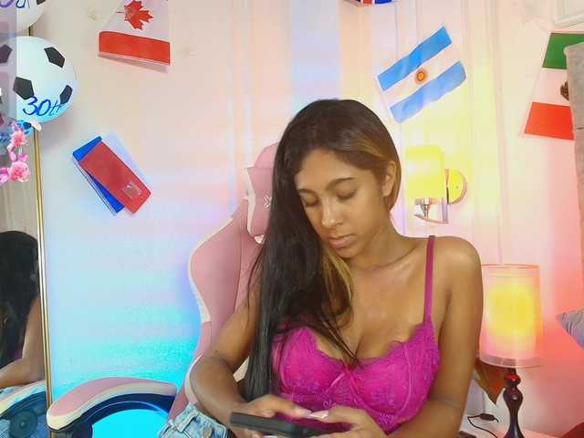 JasmineRoss live cam on BongaCams