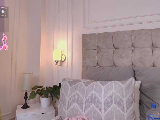 JasmineRoss live cam on BongaCams