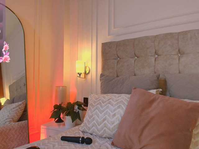 JasmineRoss live cam on BongaCams