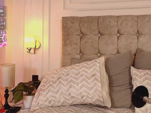 JasmineRoss live cam on BongaCams