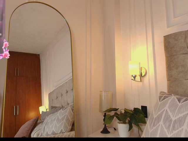 JasmineRoss live cam on BongaCams