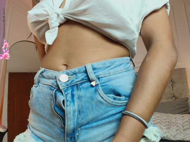 JasmineRoss live cam on BongaCams