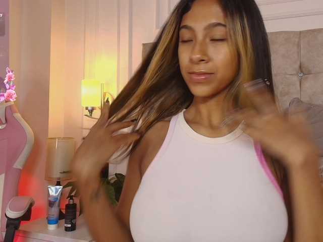 JasmineRoss live cam on BongaCams