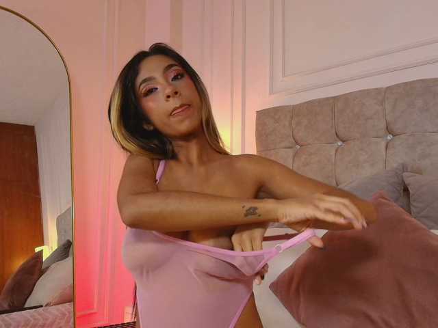 JasmineRoss live cam on BongaCams