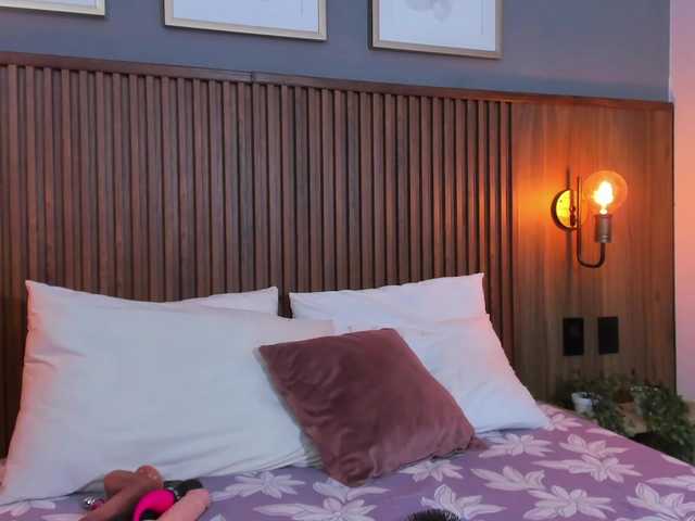 JasmineRoss live cam on BongaCams