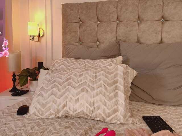 JasmineRoss live cam on BongaCams