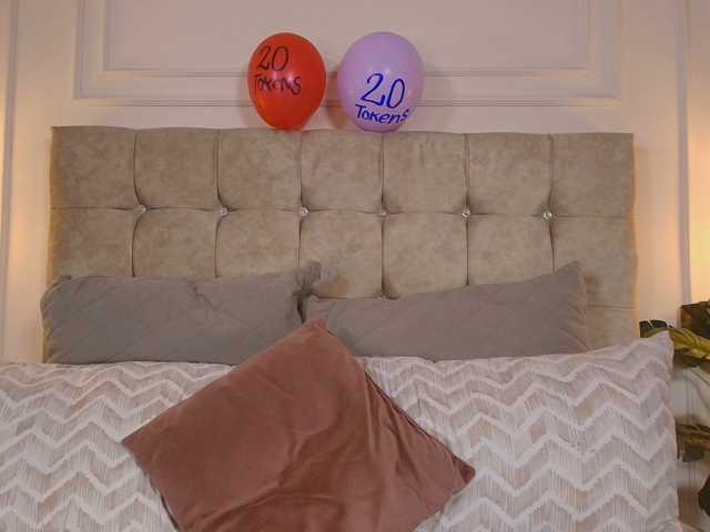 JasmineRoss live cam on BongaCams
