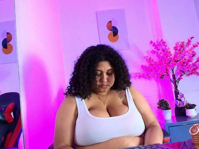 Ayliinn webcam bongacams model stream image