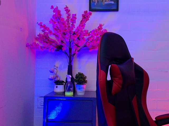 Ayliinn live cam on BongaCams