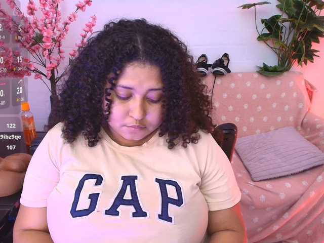 le modèle Ayliinn est en webcam porno dans un show sur le site bongacams, il possède les tags suivants: Latino/Hispanic,Brunette,Shaved
